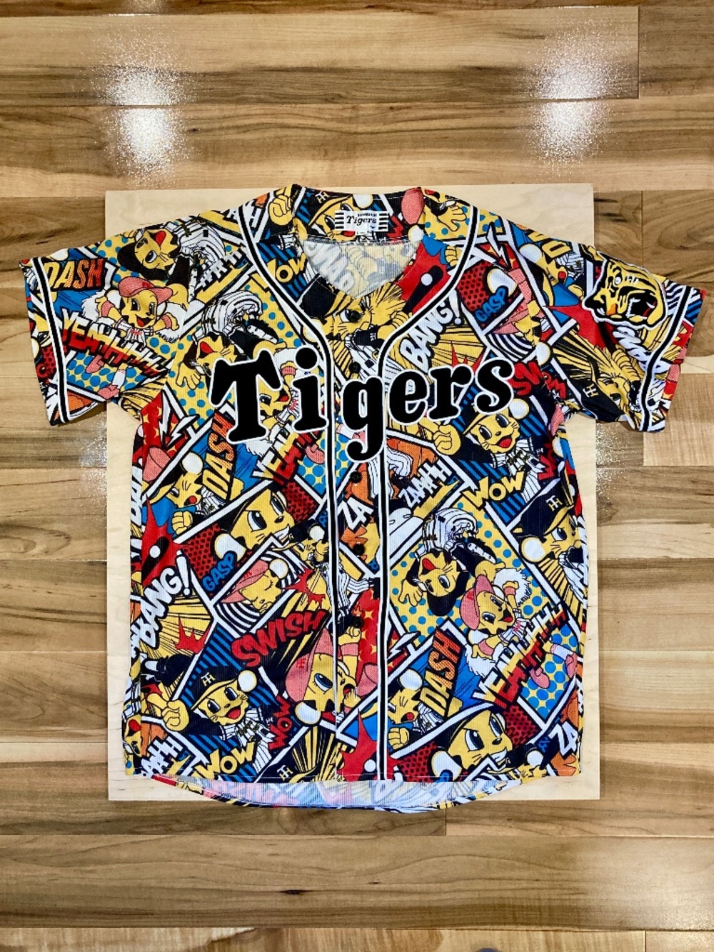 Hanshin Tigers Comic Pop Art Baseball Jersey JASPO L / Fits US Medium
